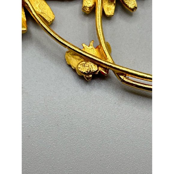 Vintage Daisy Pin Brooch 70s Enamel Flowers with Lady Bug Gold Tone White Enamel - Picture 9 of 13